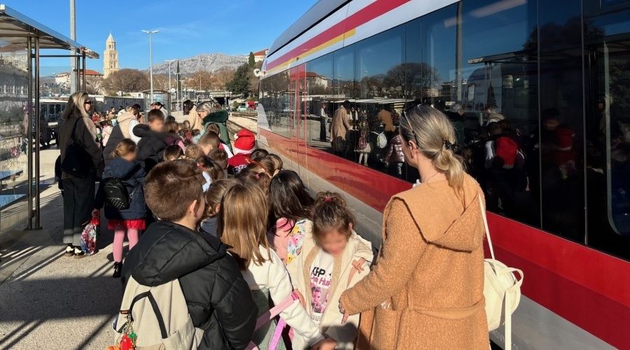 Božićni vlak – putovanje ispunjeno radošću i pjesmom